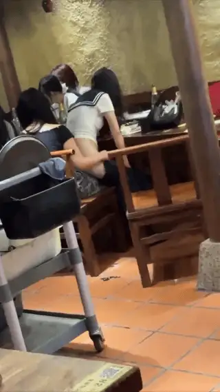 181330gz6wwhnbfk0k0wzz.gif